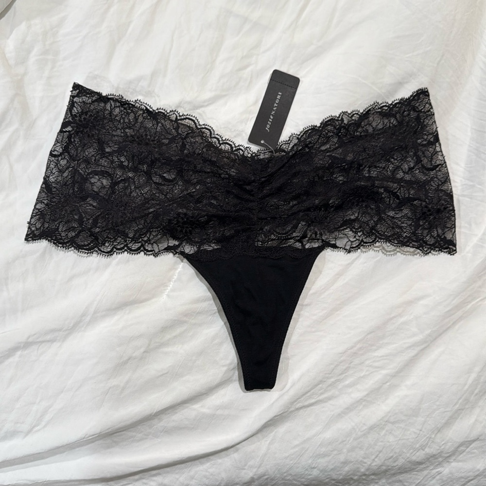 JOSIE NATORI black lace thong. Size L. NWT.